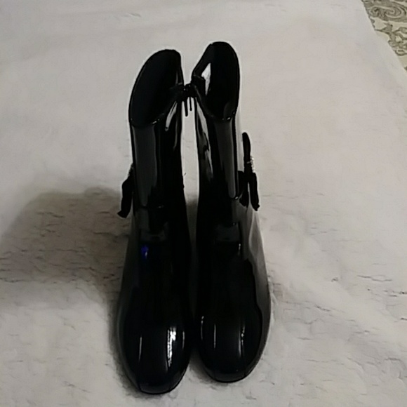 Boots - Picture 7 of 8